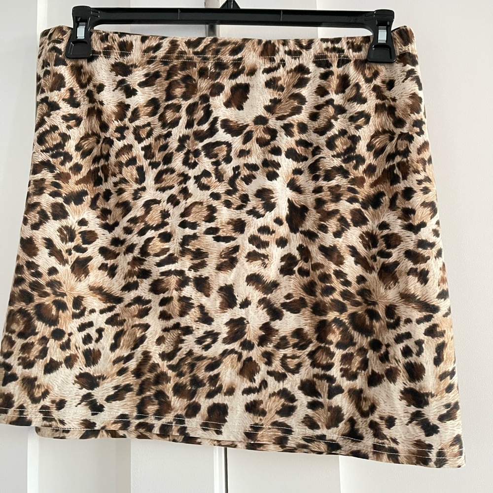 Leopard knit lightweight mini skirt